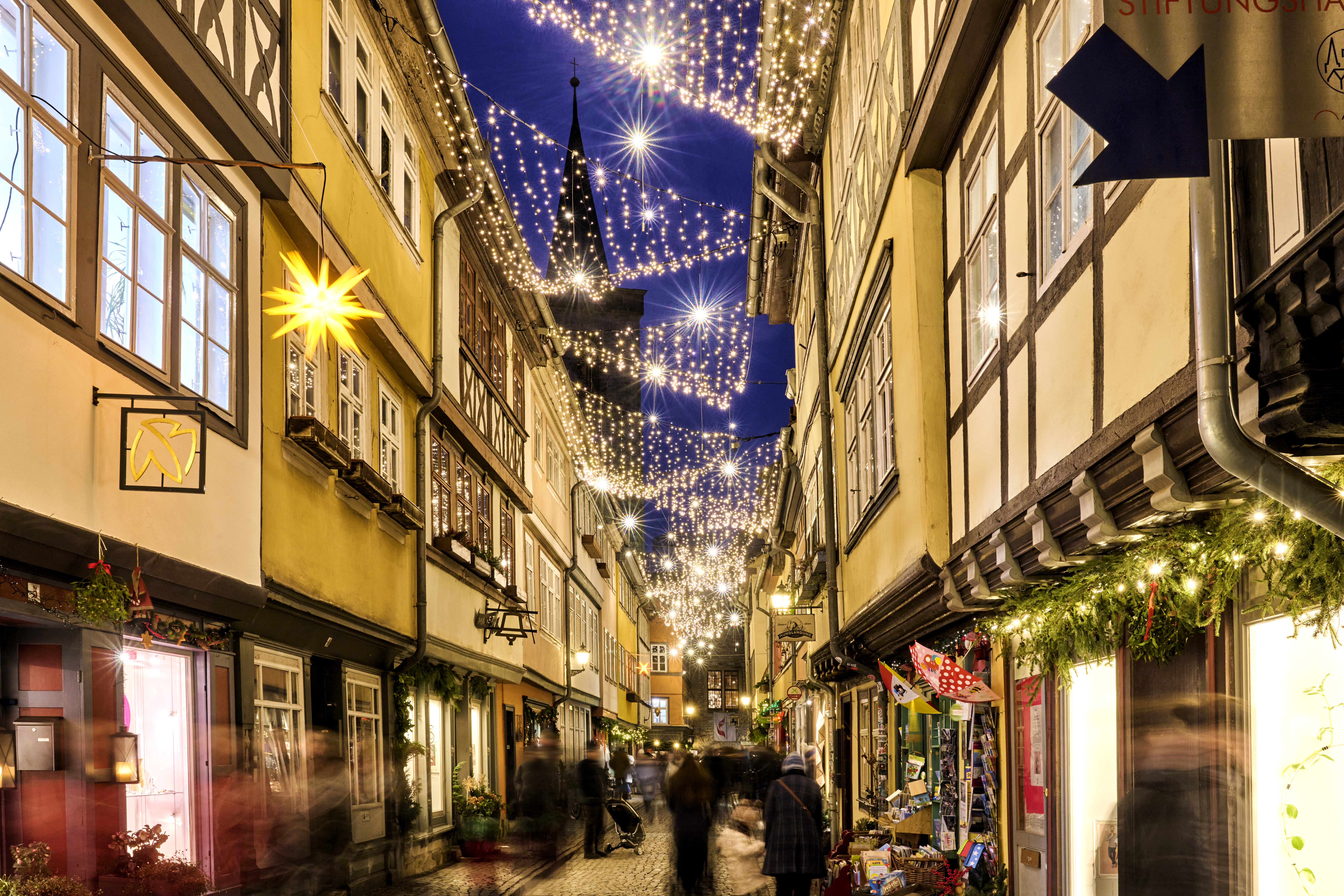 Weihnachtliches Treiben auf der Krämerbrücke in Erfurt